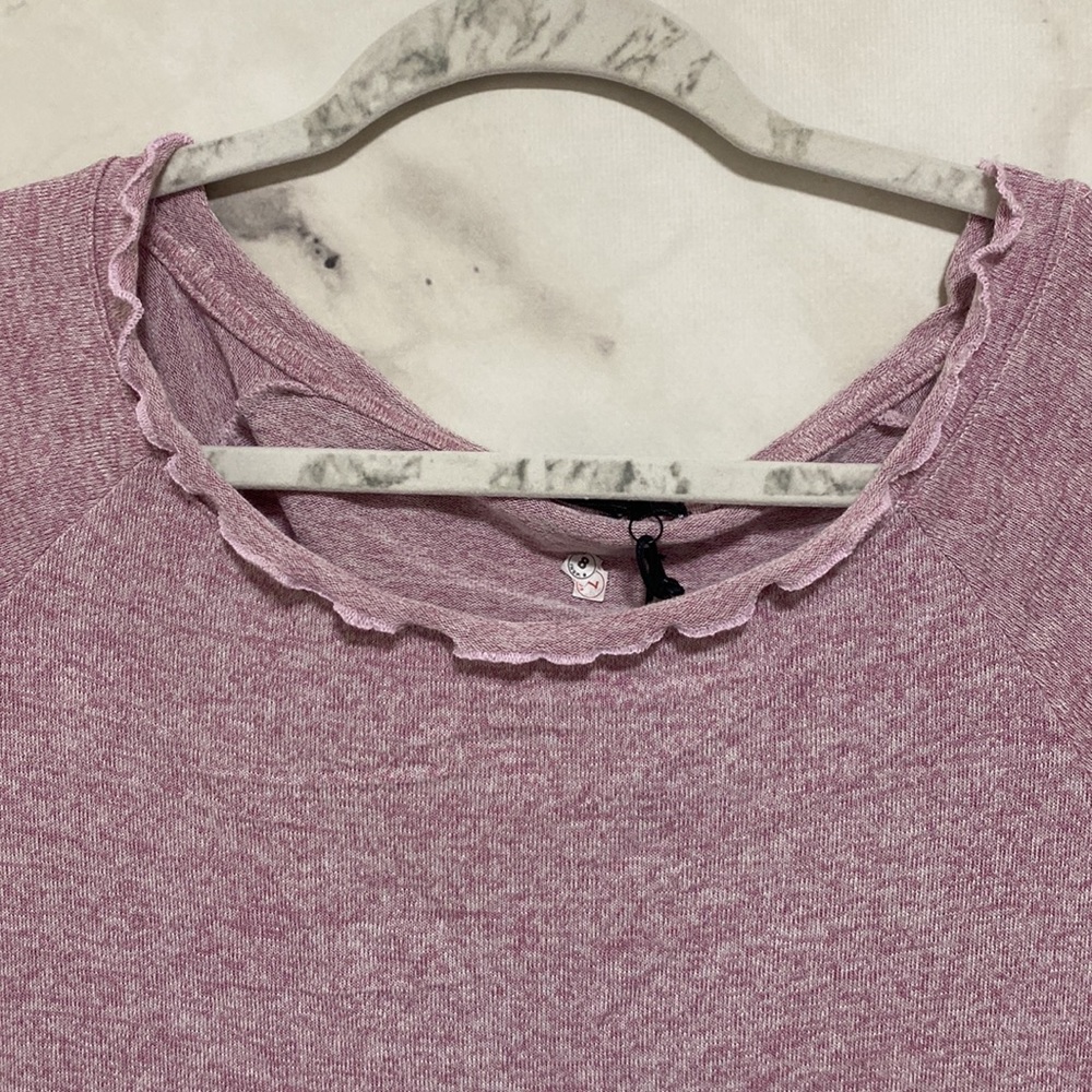 Gibson Ruffled Edge Raglan Pullover Top - Picture 5 of 12